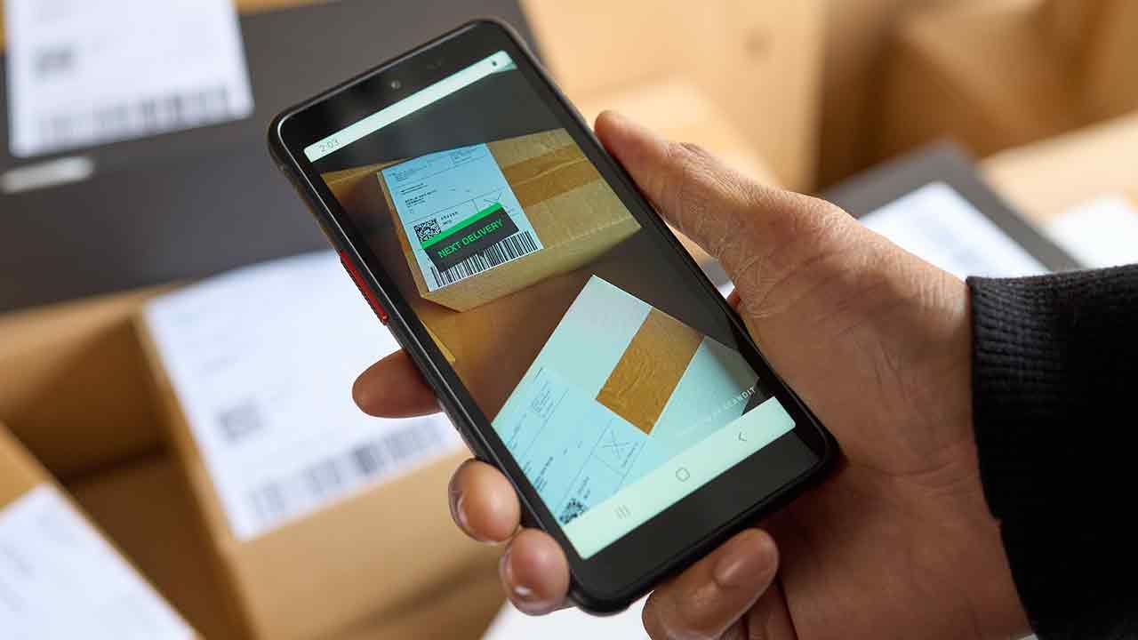 How Augmented Reality Is Transforming Warehouse Operations